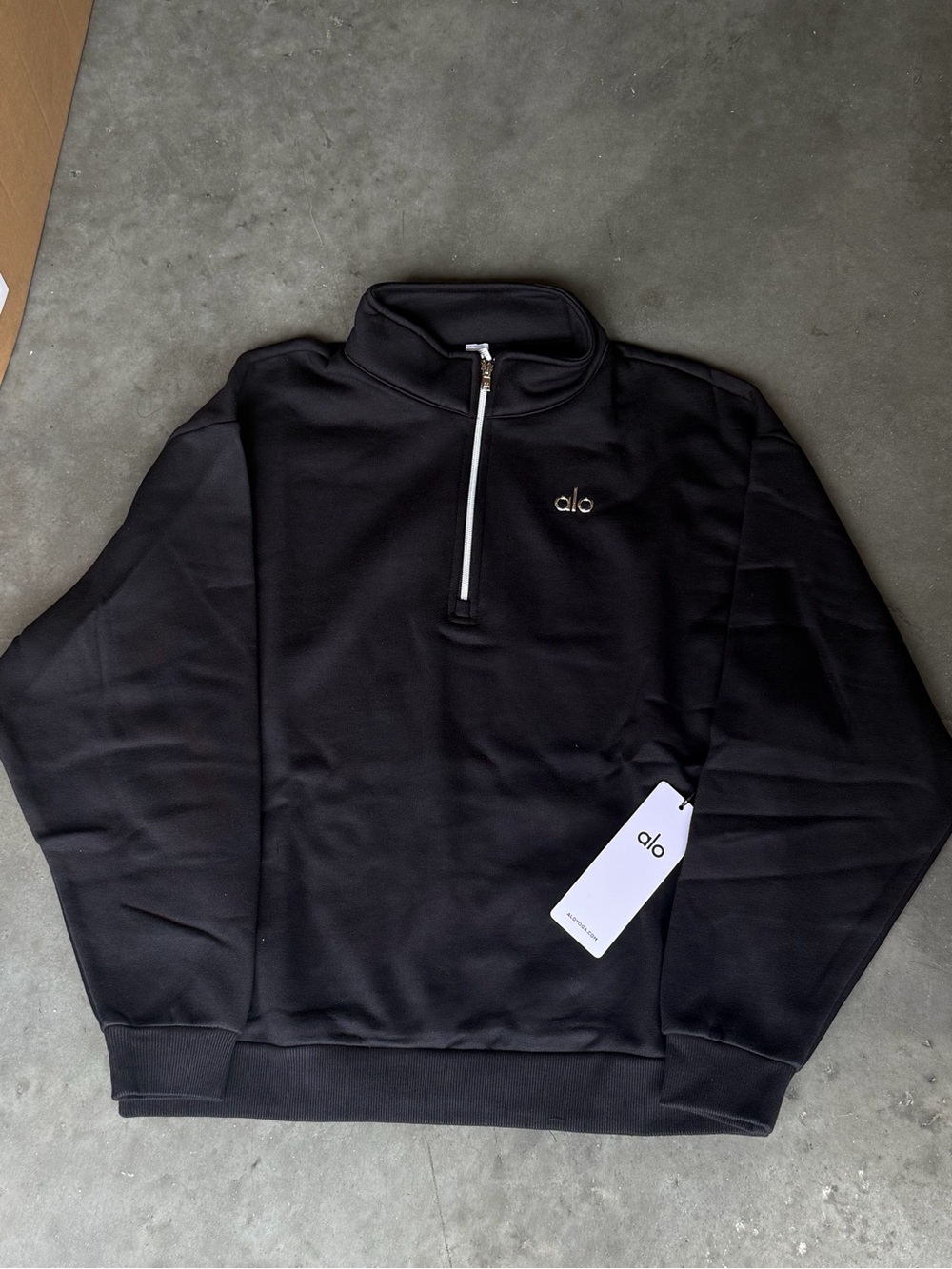 ALO Yoga Men’s Black Half-Zip Pullover with Contrast Silver Zip